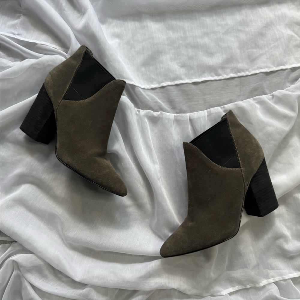 Crown Vintage Magnolia Chelsea Suede Boots